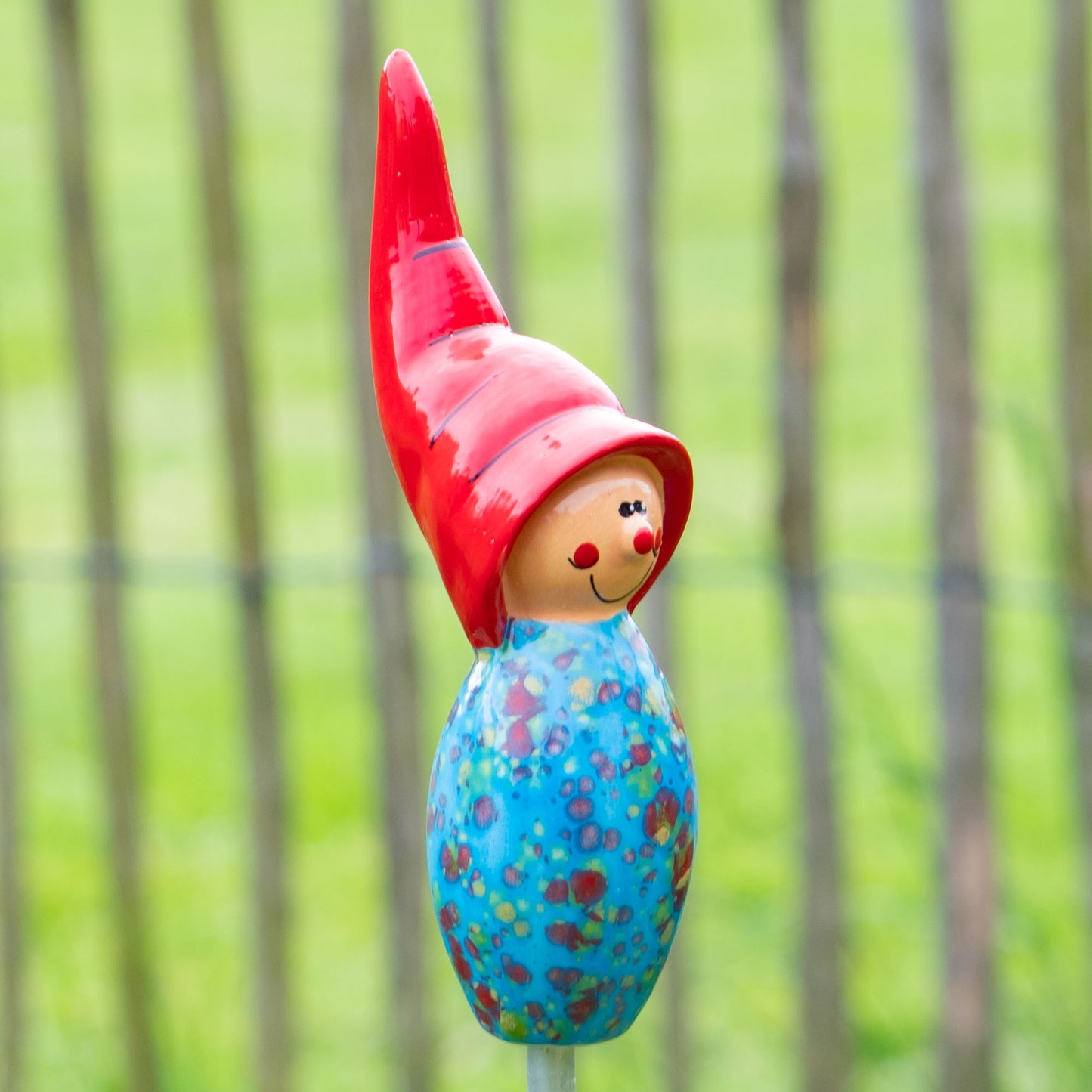 Tangoo Keramik Wichtel in blau mit bunten Effekten / Gartenstecker