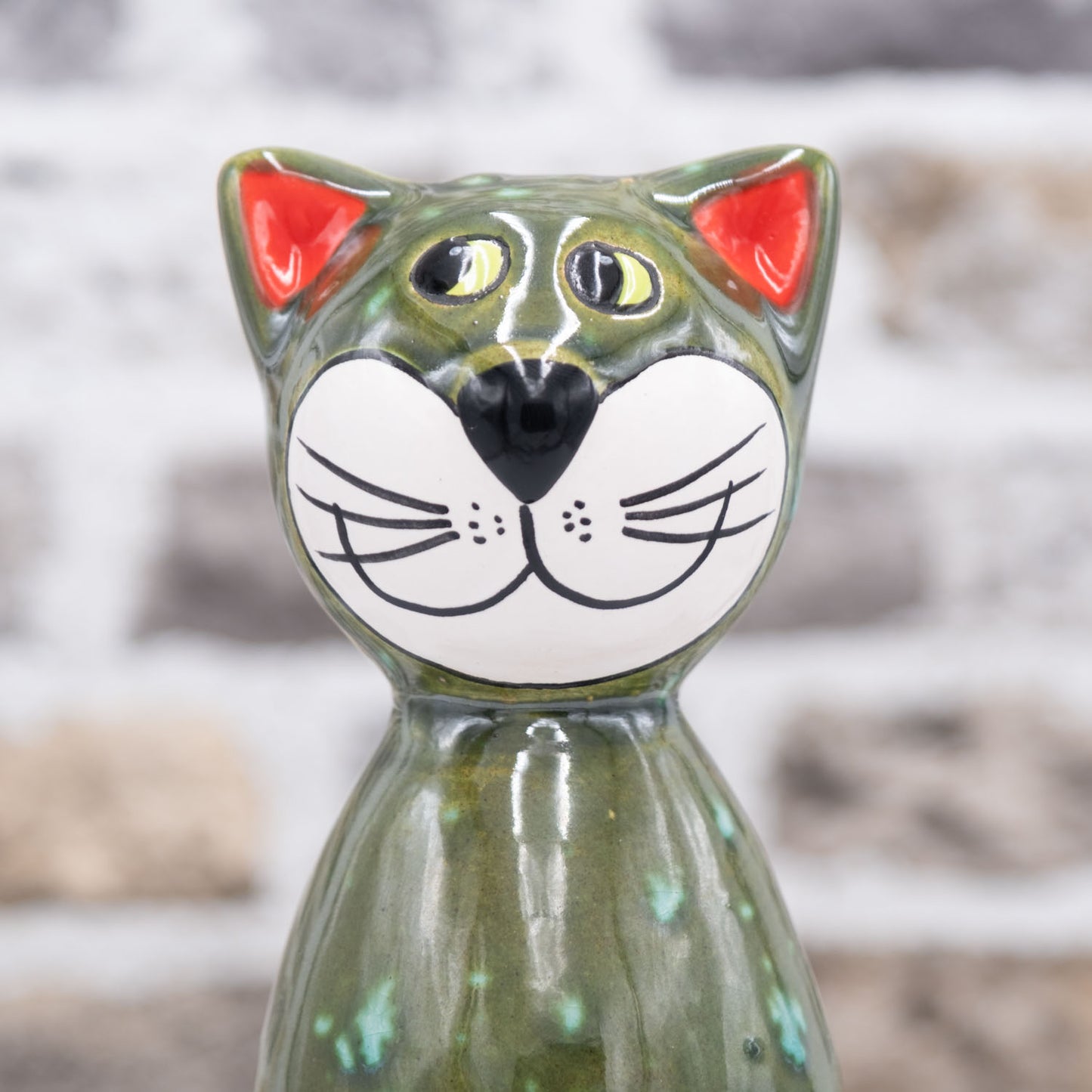 Keramik Katze klein Olive für den Garten / Gartenstecker