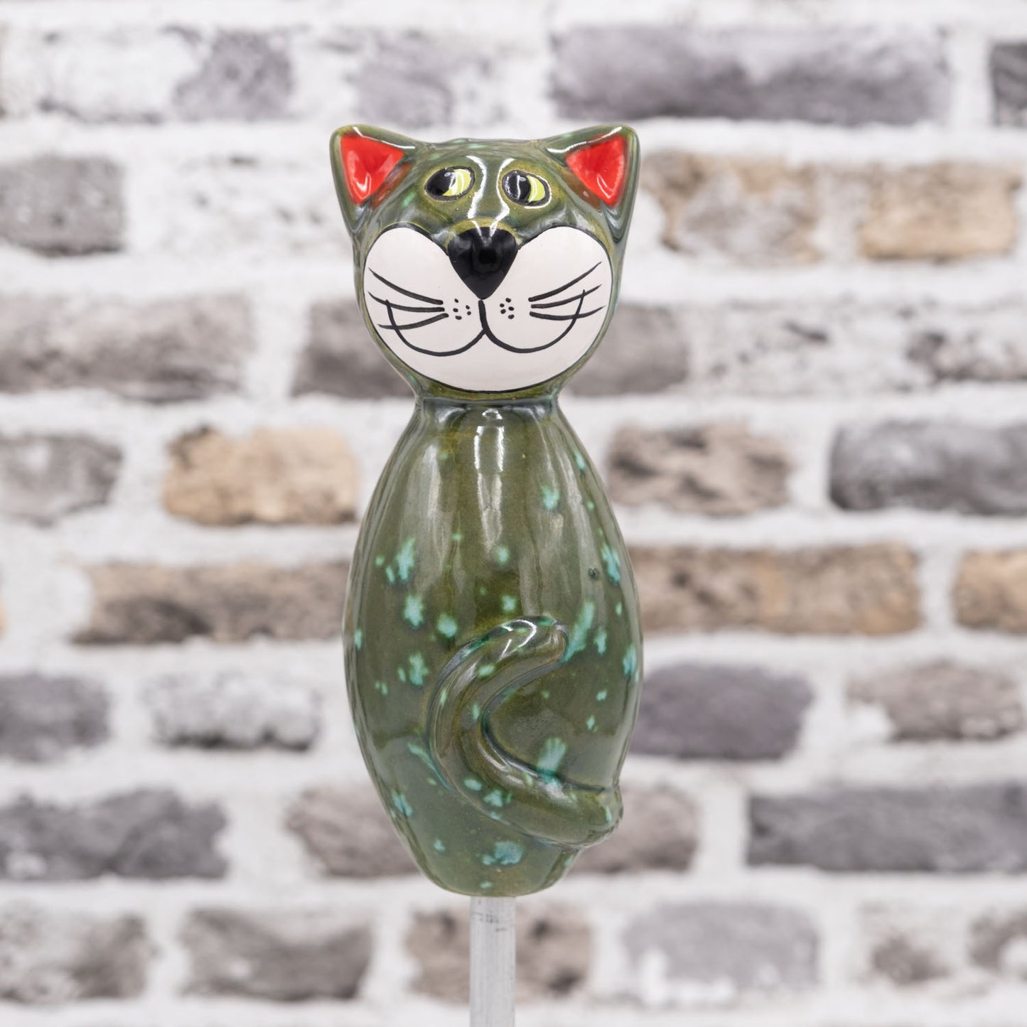 Keramik Katze klein Olive für den Garten / Gartenstecker