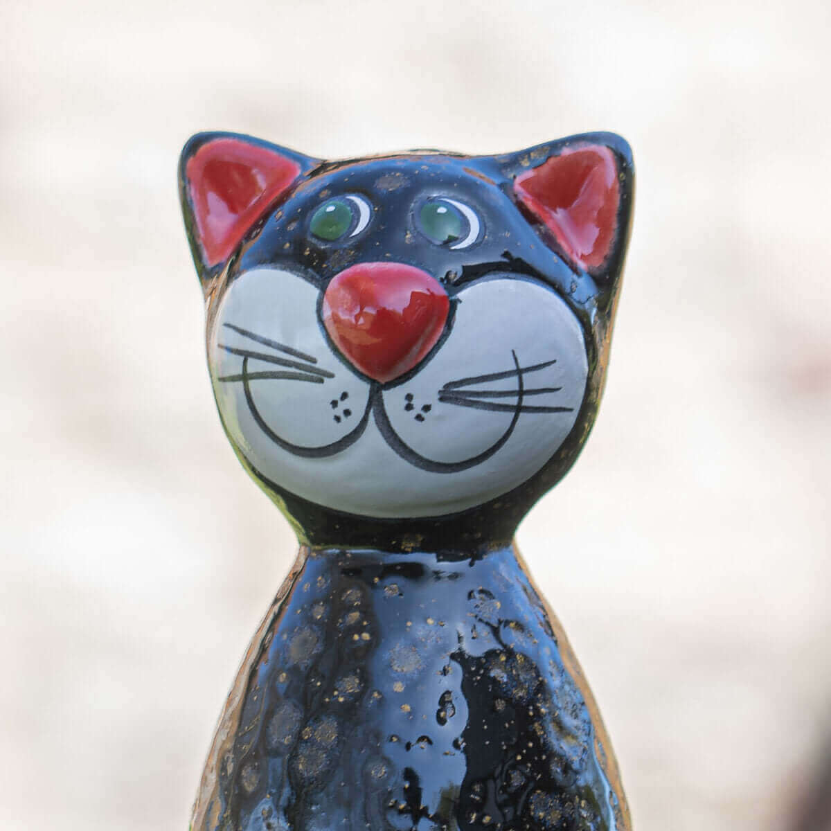 Keramik Katze klein schwarz mit goldenen Effekten für den Garten