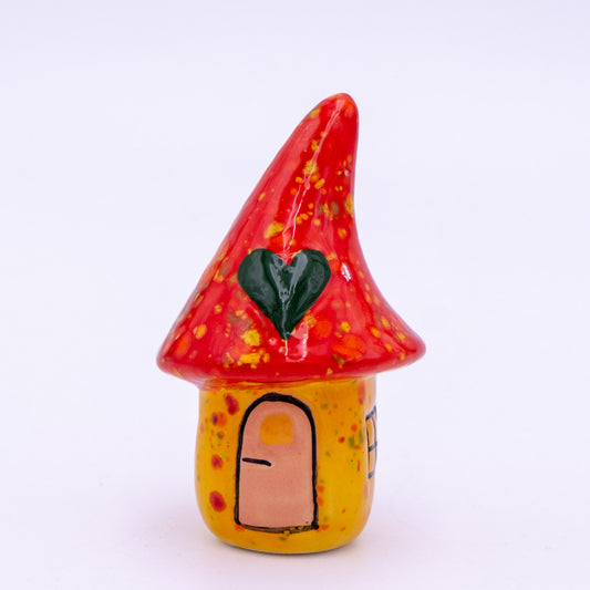 Wichtel Haus Keramik mit Herz Gelb-Rot – 10 cm