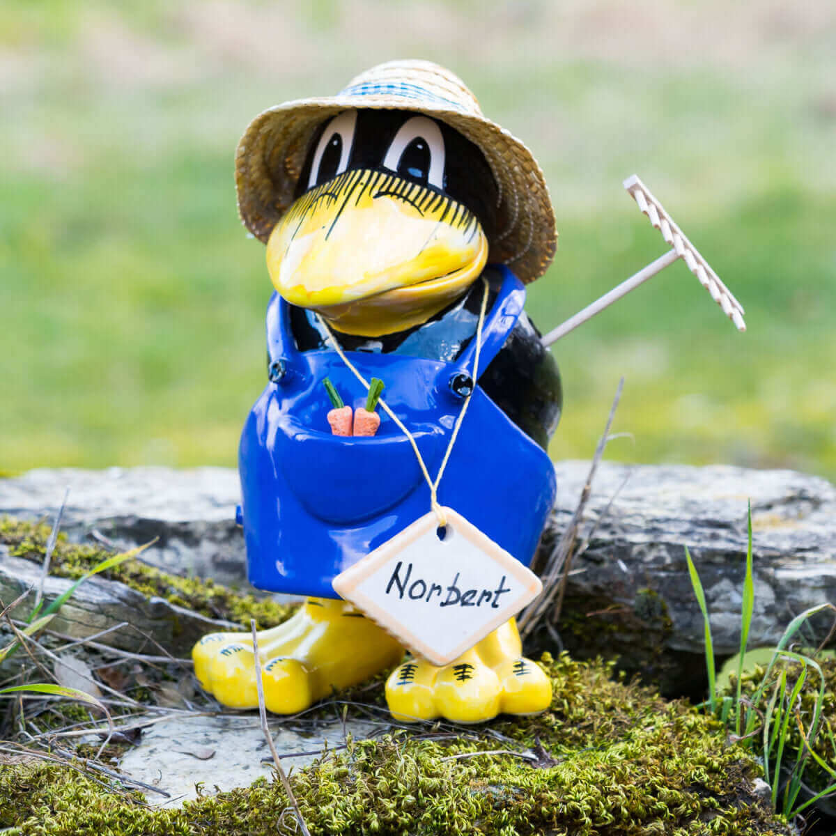 Tangoo Keramik Rabe "Norbert" für den Garten / Gartendeko / Gartenfigur